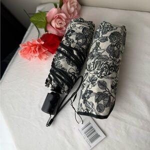 NWT Vera Bradley Wildflower Grove Mini Umbrella Retired Pattern